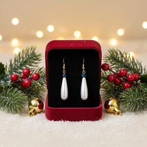 Elegant Gold and White Pearl Earrings